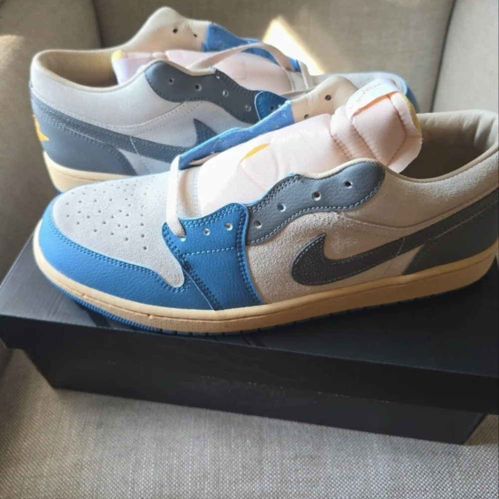 Nike Air Jordan 1 Low Vintage UNC Grey Carolina NIB 12 - Picture 1 of 5